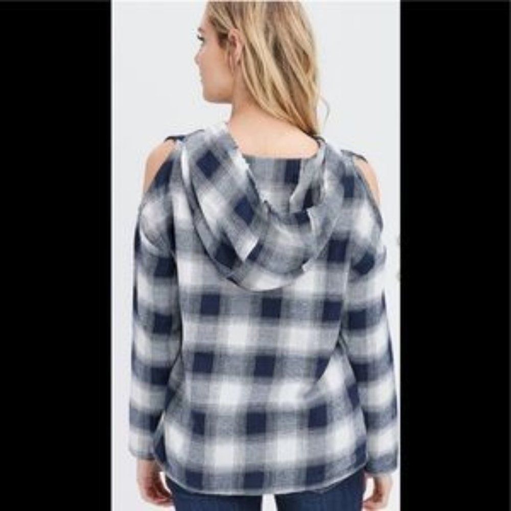 Cold shoulderâplaidâhoodedâtop - Picture 3 of 7